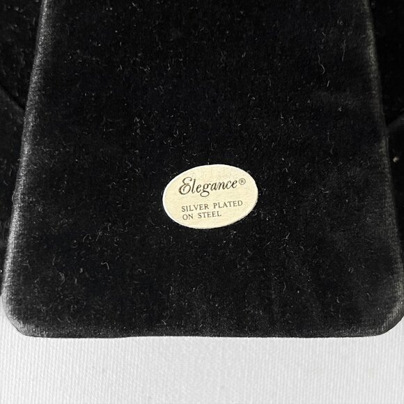 Vintage Elegance® Silver Plated Oval Decorative Picture Frame w/ Patina Footed - Picture 7 of 9